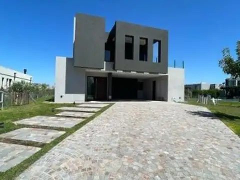 Casa en Venta en Terralagos, Canning