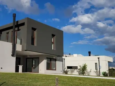 Casa en Venta en Terralagos, Canning