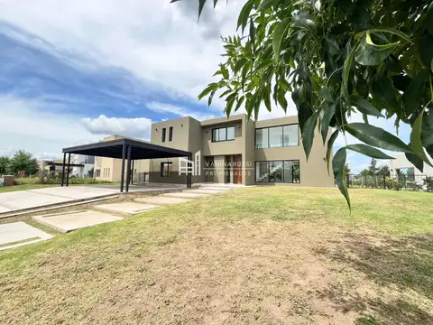 Casa en Venta en Haras Santa Maria, Countries y Barrios Cerrados en Escobar