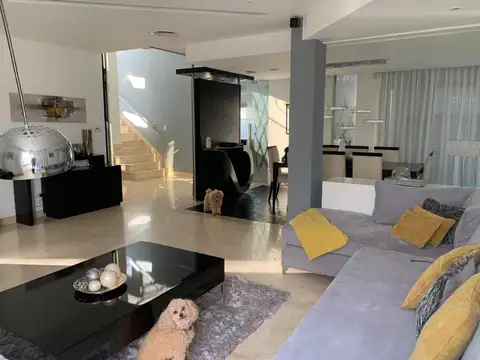 Casa en Venta en Septiembre, Countries y Barrios Cerrados en Escobar