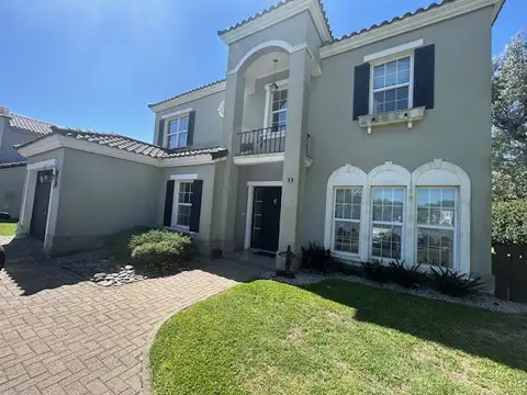 Casa en Venta en Abril Club De Campo, Countries y Barrios Cerrados en Berazategui