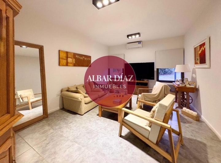 Casa · 157m² · 5 Ambientes · 2 Cocheras