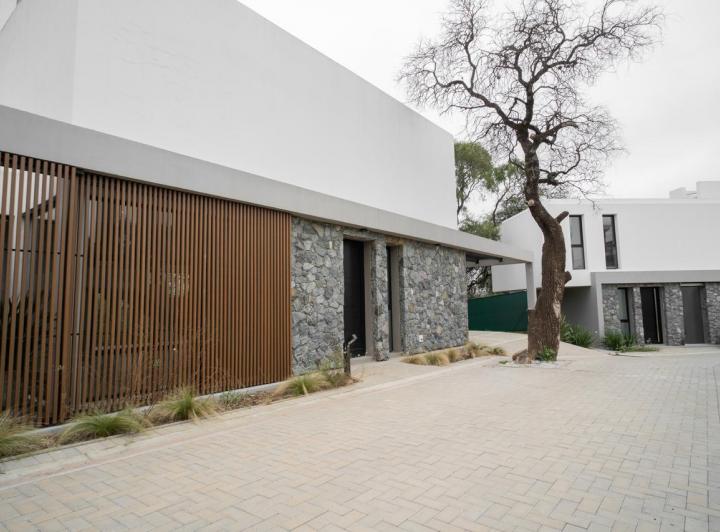 Casa · 230m² · 5 Ambientes · 2 Cocheras