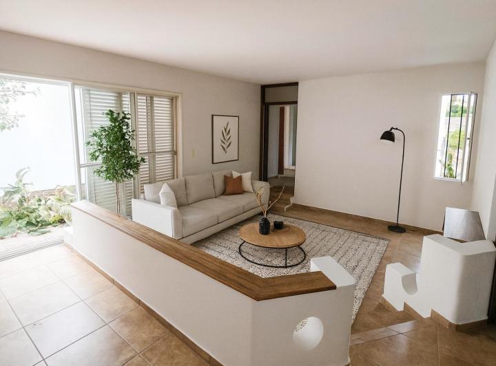Casa · 143m² · 8 Ambientes · 3 Cocheras