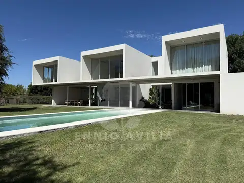 Casa en Venta en Estancias Del Pilar, Countries y Barrios Cerrados en Pilar