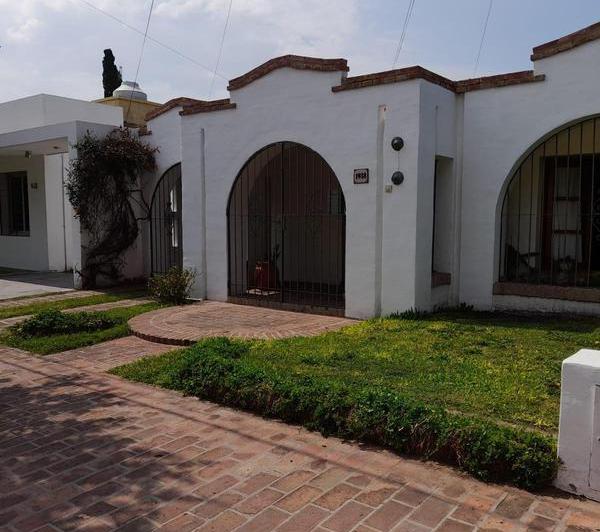 Casa · 212m² · 7 Ambientes · 1 Cochera