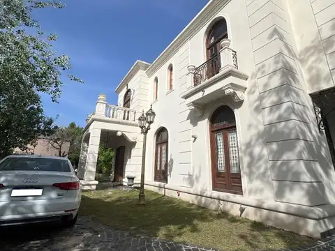 Casa en Venta en Septiembre, Countries y Barrios Cerrados en Escobar