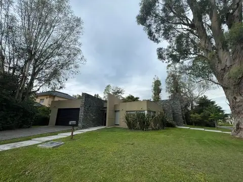 Casa en Venta en Abril Club De Campo, Countries y Barrios Cerrados en Berazategui