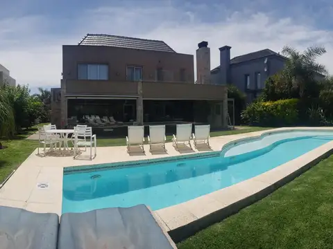 Casa en Venta en Saint Thomas, Countries y Barrios Cerrados en Esteban Echeverria