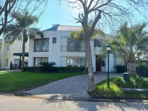 Casa en Venta en Septiembre, Countries y Barrios Cerrados en Escobar