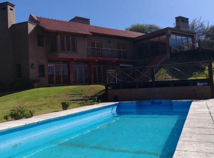 Casa · 500m² · 5 Ambientes · 3 Cocheras