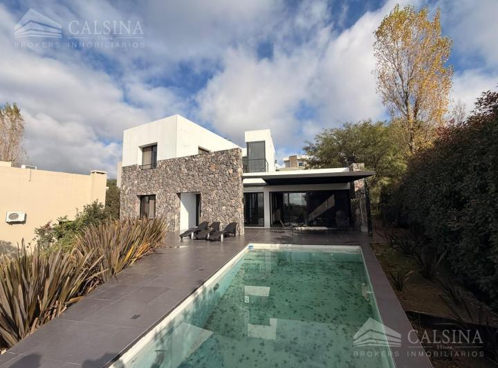 Casa · 351m² · 3 Dormitorios