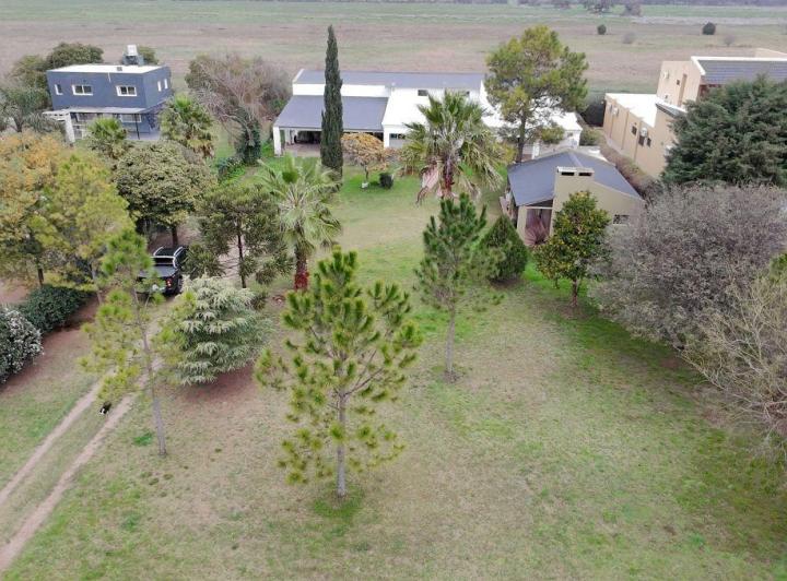 Casa · 650m² · 4 Ambientes · 8 Cocheras