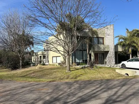 Casa en Venta en Abril Club De Campo, Countries y Barrios Cerrados en Berazategui