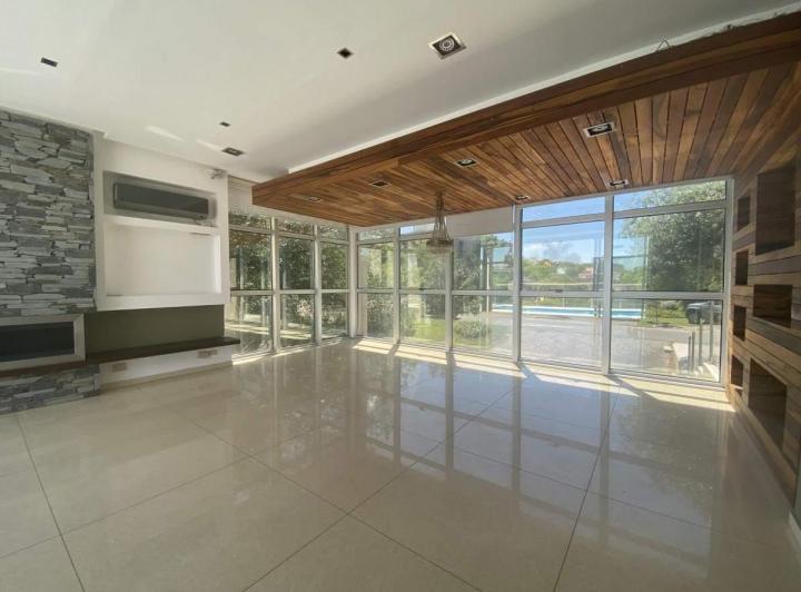 Casa · 438m² · 6 Ambientes · 2 Cocheras