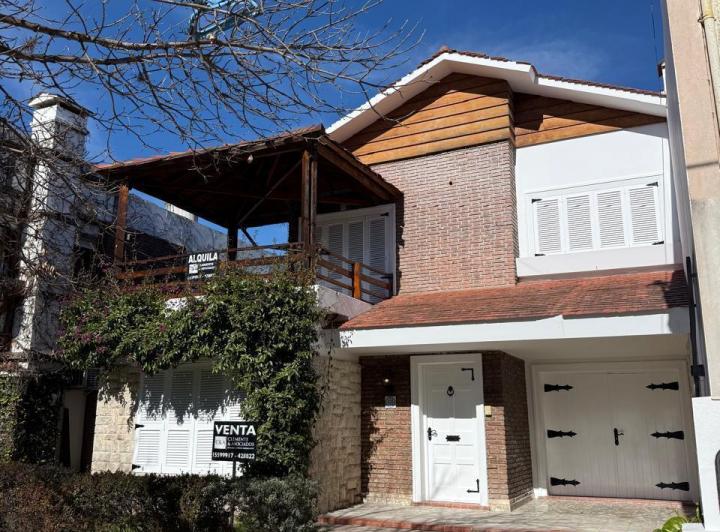 Casa · 300m² · 15 Ambientes