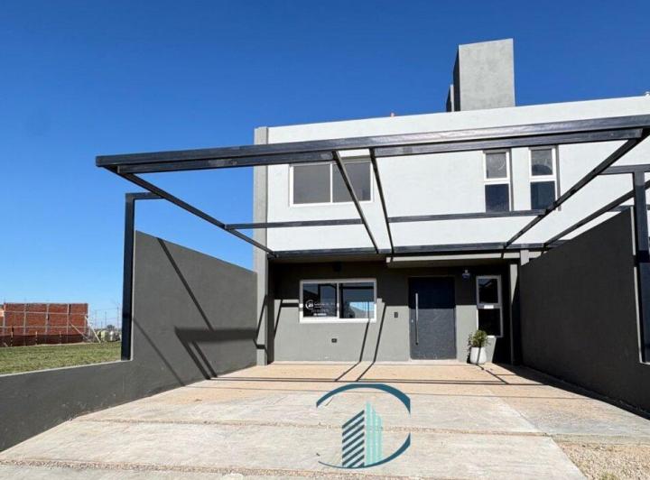 Casa · 110m² · 6 Ambientes · 2 Cocheras
