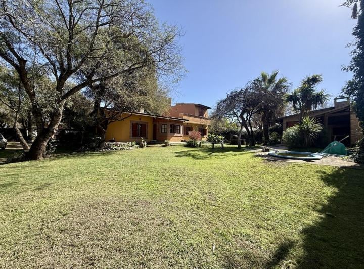 Casa · 423m² · 3 Dormitorios · 2 Cocheras