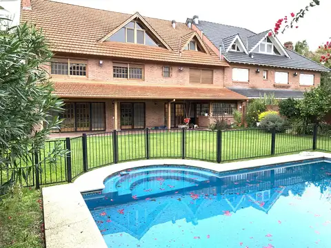 Casa en Venta en Acassuso Vias  /  Santa Fe, Acassuso