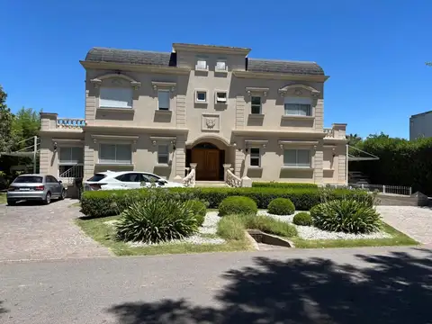 Casa en Venta en Abril Club De Campo, Countries y Barrios Cerrados en Berazategui
