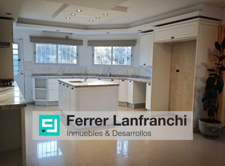 Casa · 500m² · 5 Ambientes · 1 Cochera