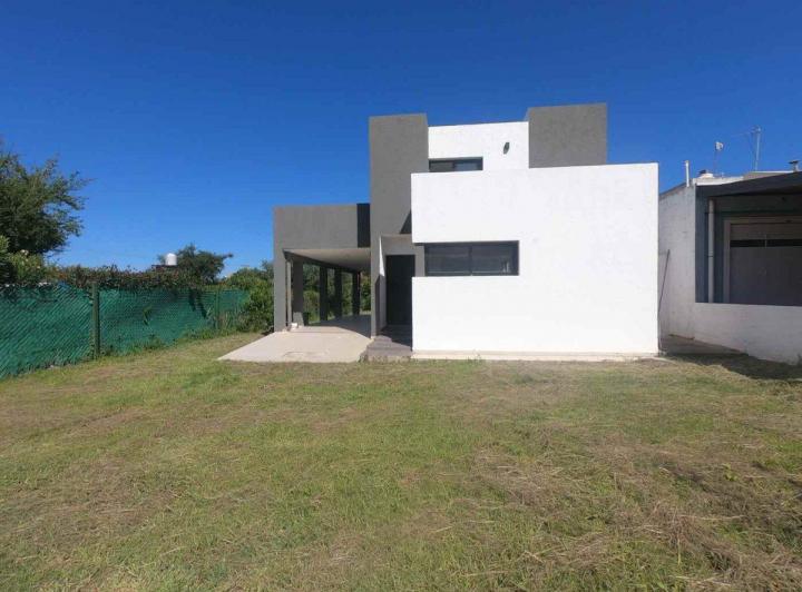 Casa · 138m² · 5 Ambientes · 2 Cocheras