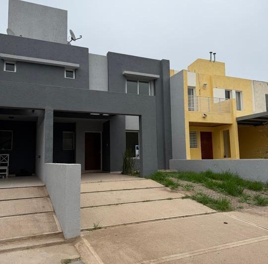 Casa · 110m² · 5 Ambientes · 2 Cocheras
