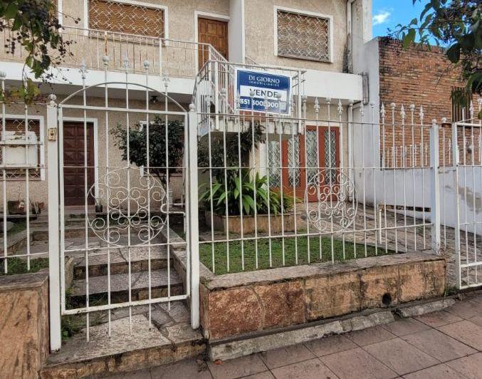 Casa · 308m² · 8 Ambientes · 1 Cochera
