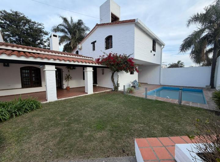 Casa · 238m² · 9 Ambientes · 2 Cocheras