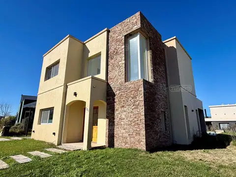 Casa en Alquiler en Pilar del Este - Santa Lucia, Countries y Barrios Cerrados en Pilar