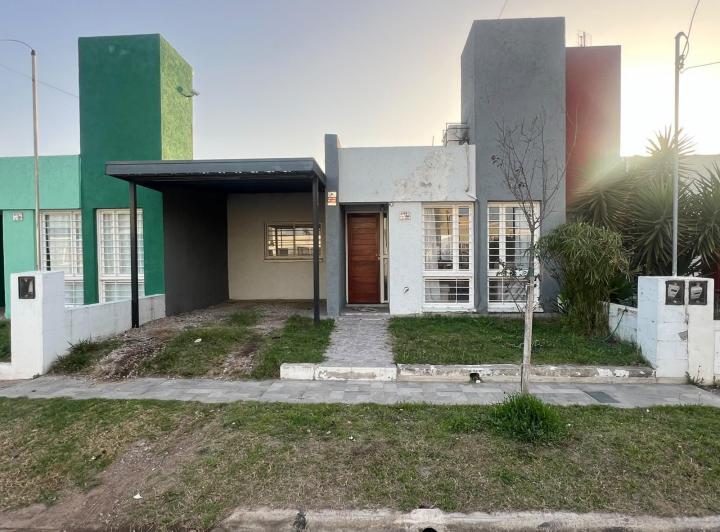Casa · 73m² · 6 Ambientes · 1 Cochera