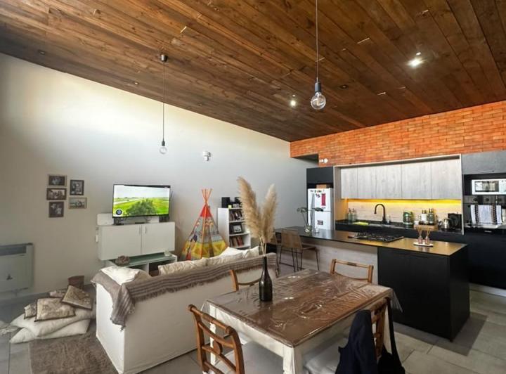 Casa · 100m² · 6 Ambientes · 1 Cochera