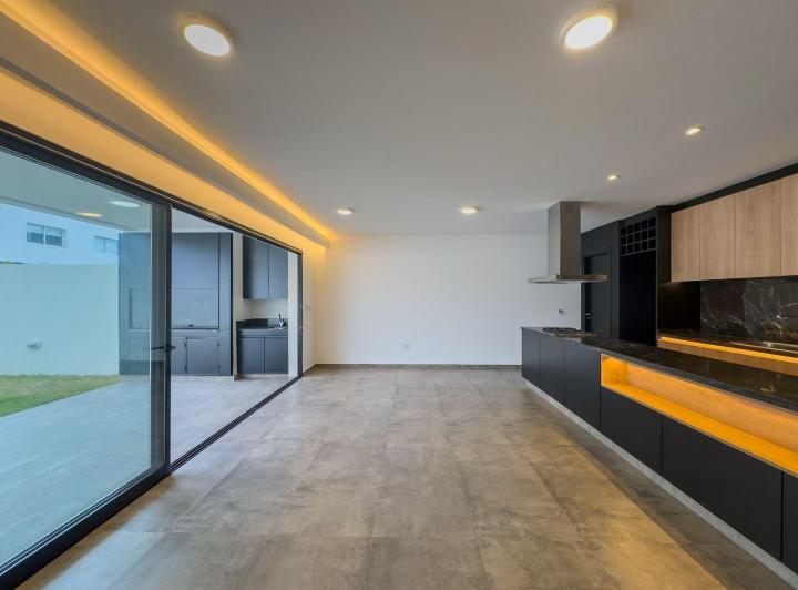 Casa · 206m² · 5 Ambientes · 2 Cocheras