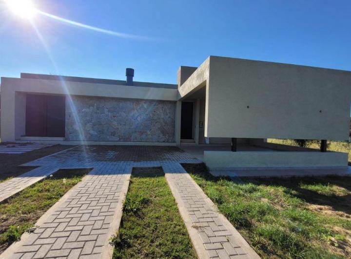 Casa · 200m² · 8 Ambientes · 2 Cocheras