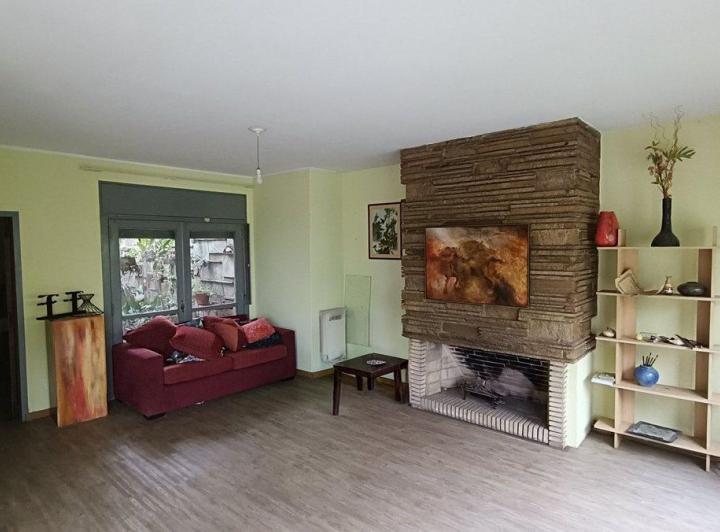 Casa · 231m² · 6 Ambientes · 2 Cocheras