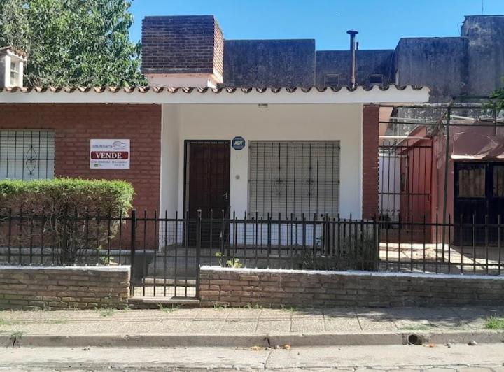 Casa · 102m² · 10 Ambientes · 1 Cochera