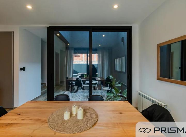 Casa · 180m² · 6 Ambientes · 2 Cocheras