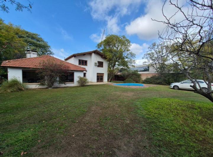 Casa · 260m² · 8 Ambientes