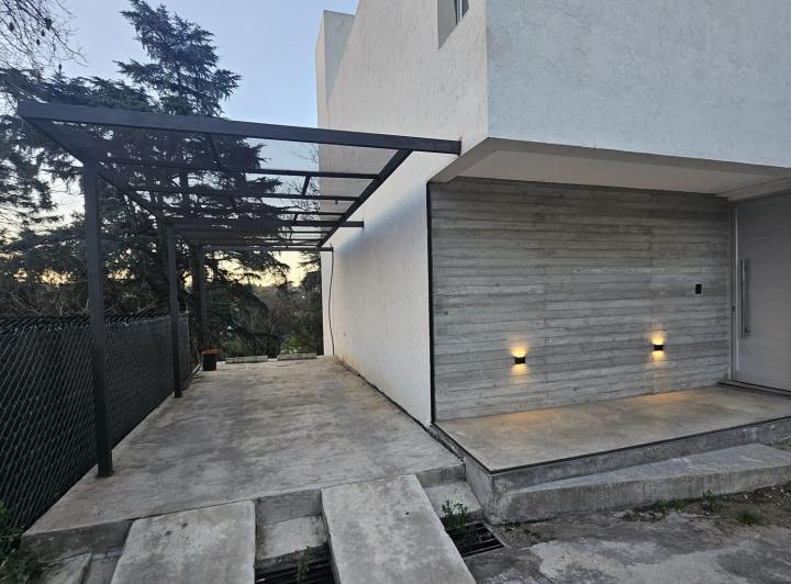 Casa · 180m² · 8 Ambientes