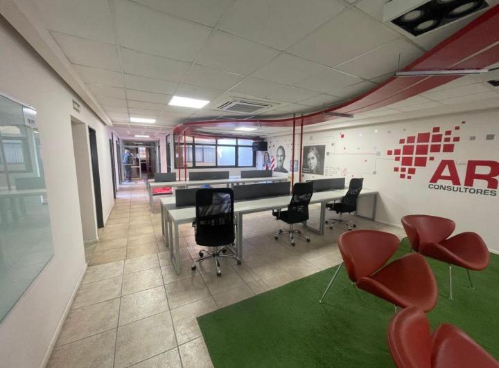 Local comercial · 831m² · 2 Cocheras
