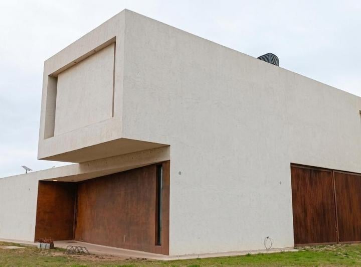 Casa · 237m² · 3 Ambientes · 2 Cocheras