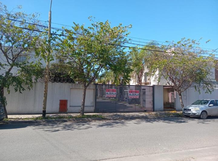 Casa · 2 Dormitorios · 1 Cochera