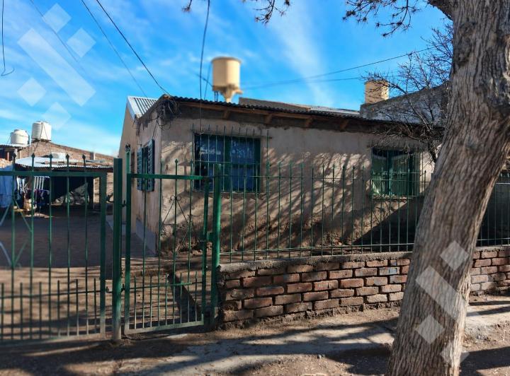 Casa · 300m² · 5 Dormitorios · 1 Cochera