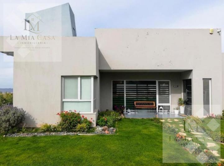 Casa · 85m² · 3 Ambientes · 2 Cocheras
