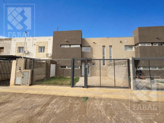 Casa · 115m² · 3 Ambientes · 1 Cochera