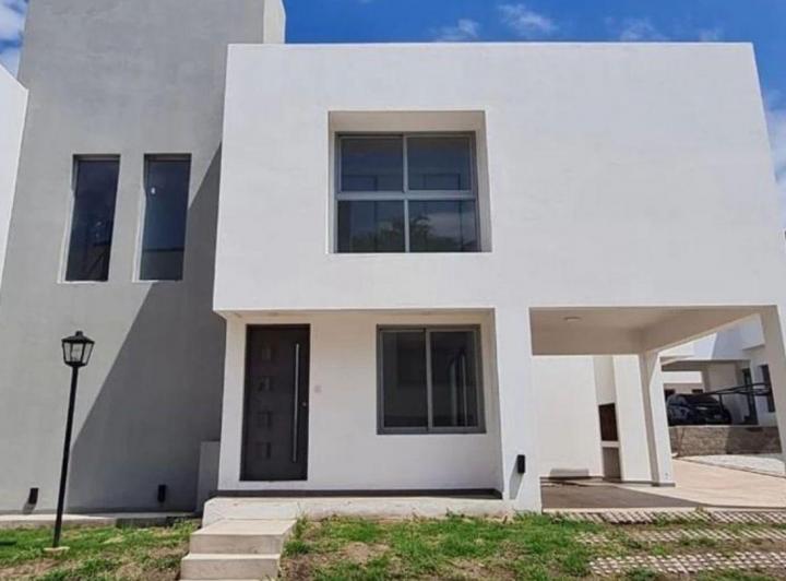 Casa · 115m² · 4 Ambientes · 1 Cochera