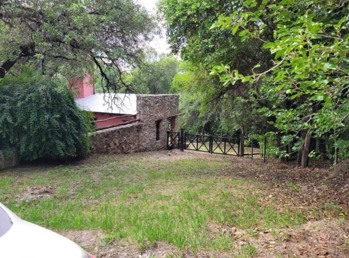 Terreno · 144m² · 6 Ambientes · 2 Cocheras