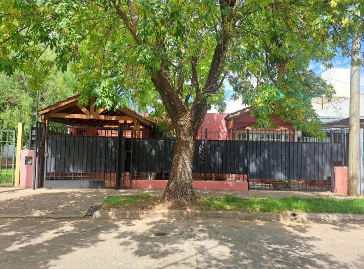 Casa · 213m² · 5 Ambientes · 2 Cocheras