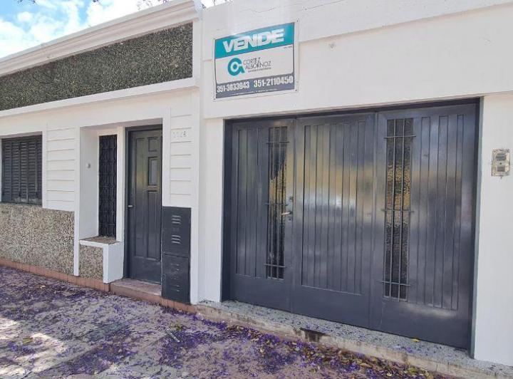 Casa · 160m² · 9 Ambientes · 1 Cochera