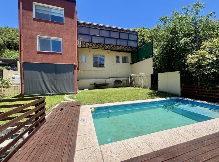 Casa · 285m² · 3 Dormitorios · 2 Cocheras